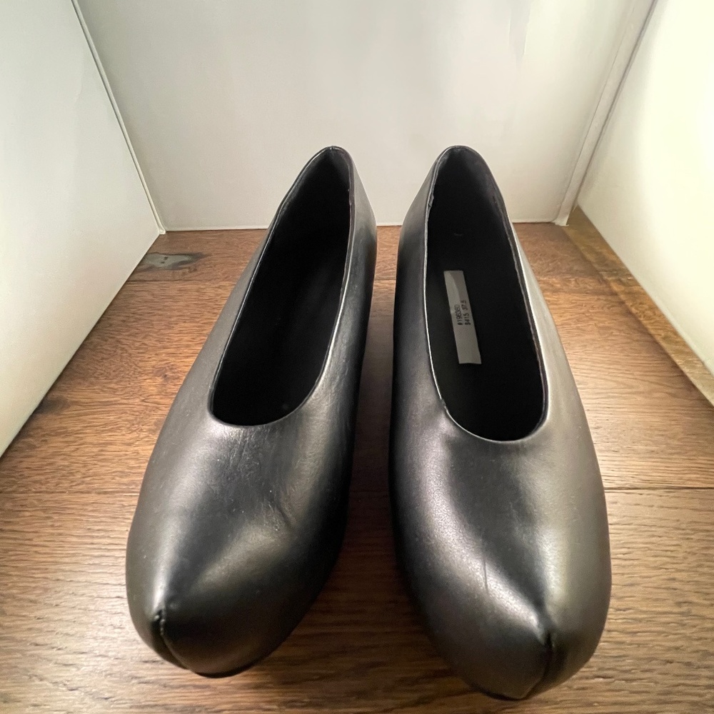 Black pointed toe Luther shoes
